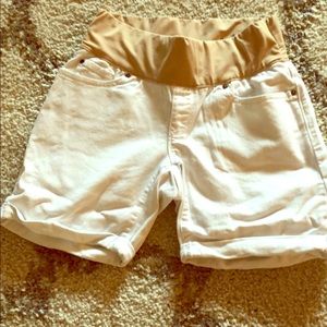Gap maternity shorts